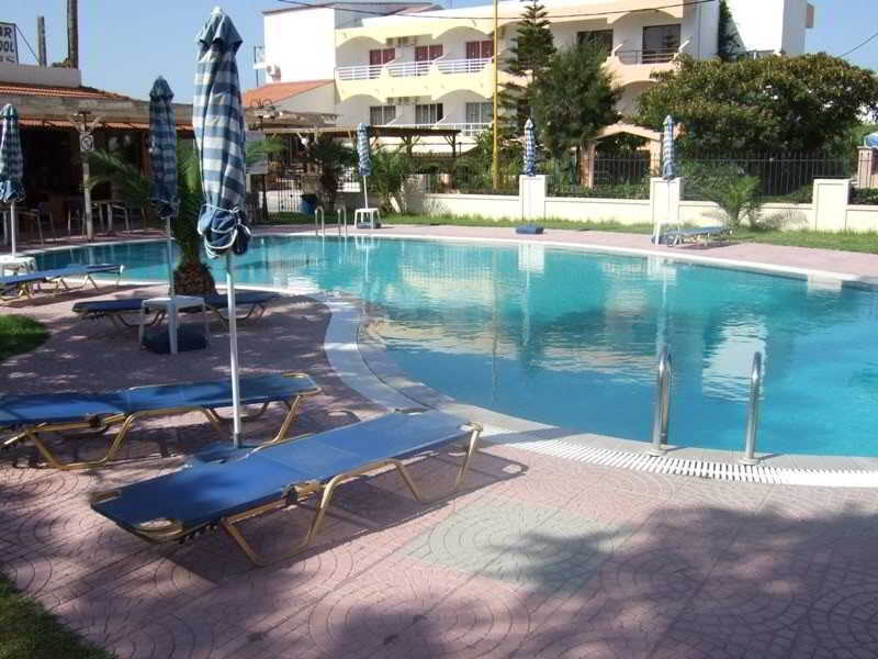 פליראקי Lyristis Dinos Studios & Apartments מראה חיצוני תמונה