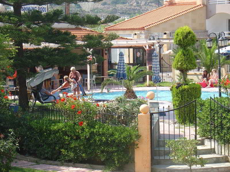 פליראקי Lyristis Dinos Studios & Apartments מראה חיצוני תמונה