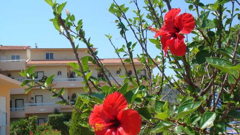 פליראקי Lyristis Dinos Studios & Apartments מראה חיצוני תמונה