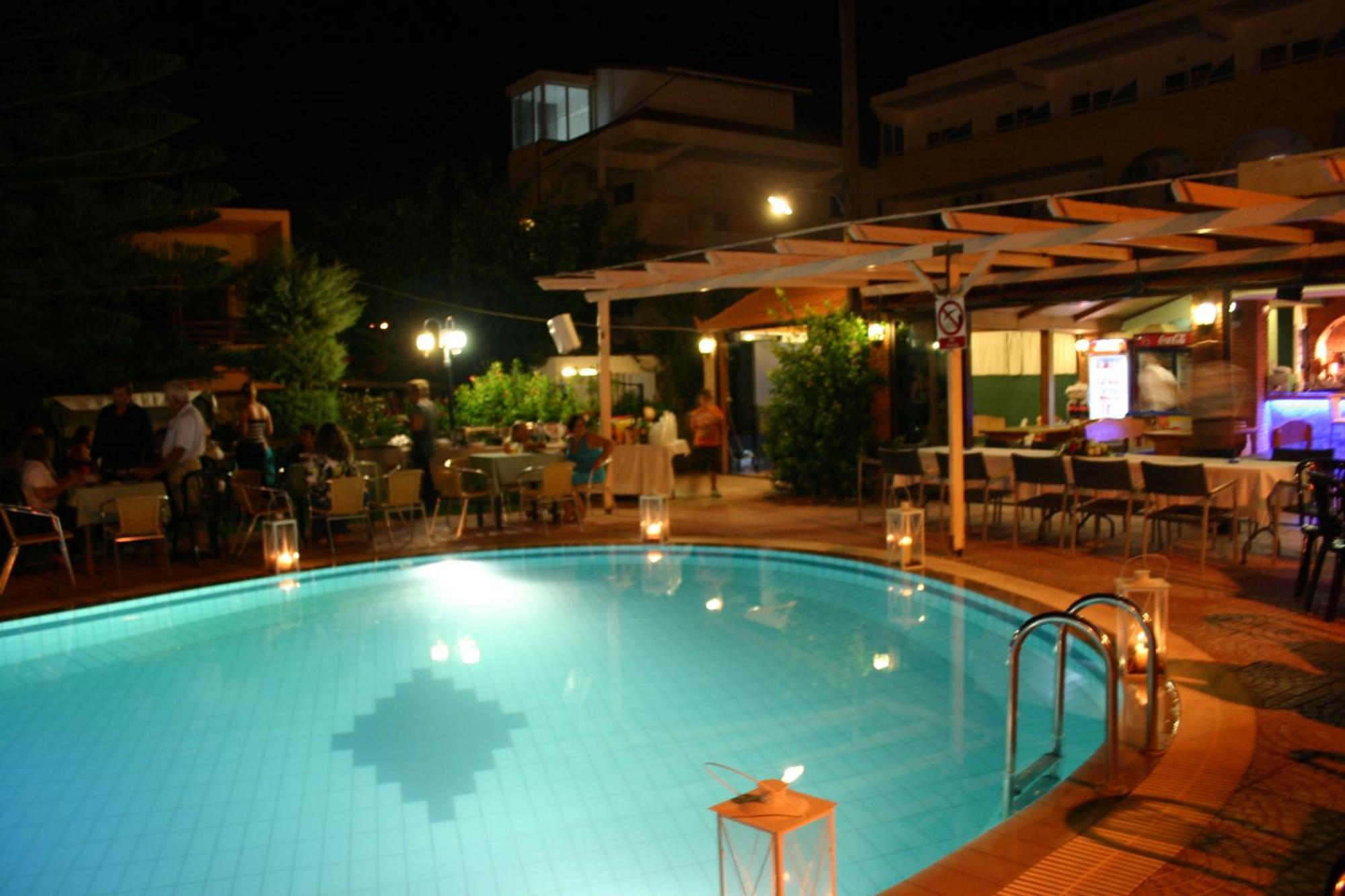 פליראקי Lyristis Dinos Studios & Apartments מראה חיצוני תמונה