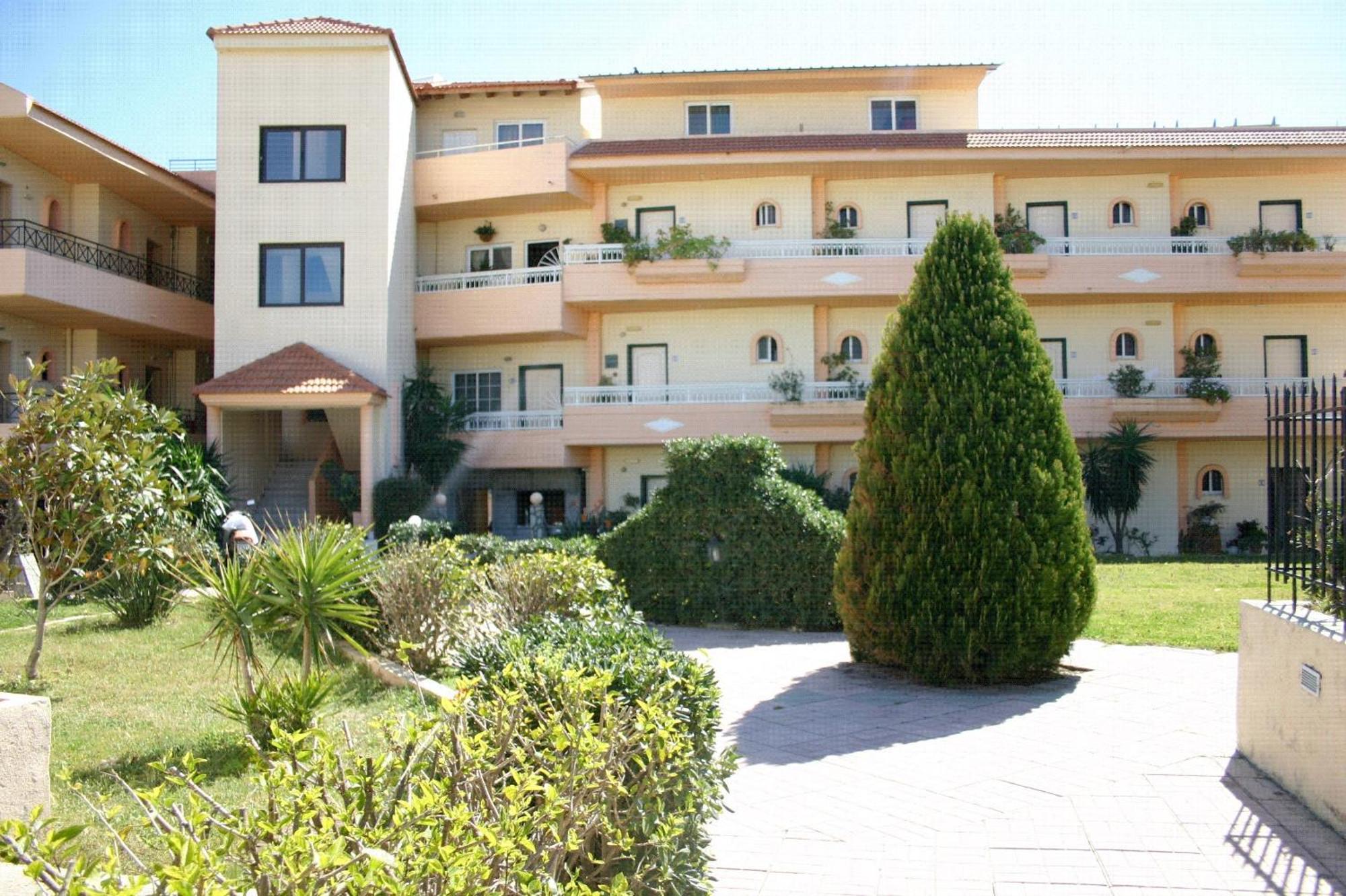 פליראקי Lyristis Dinos Studios & Apartments מראה חיצוני תמונה