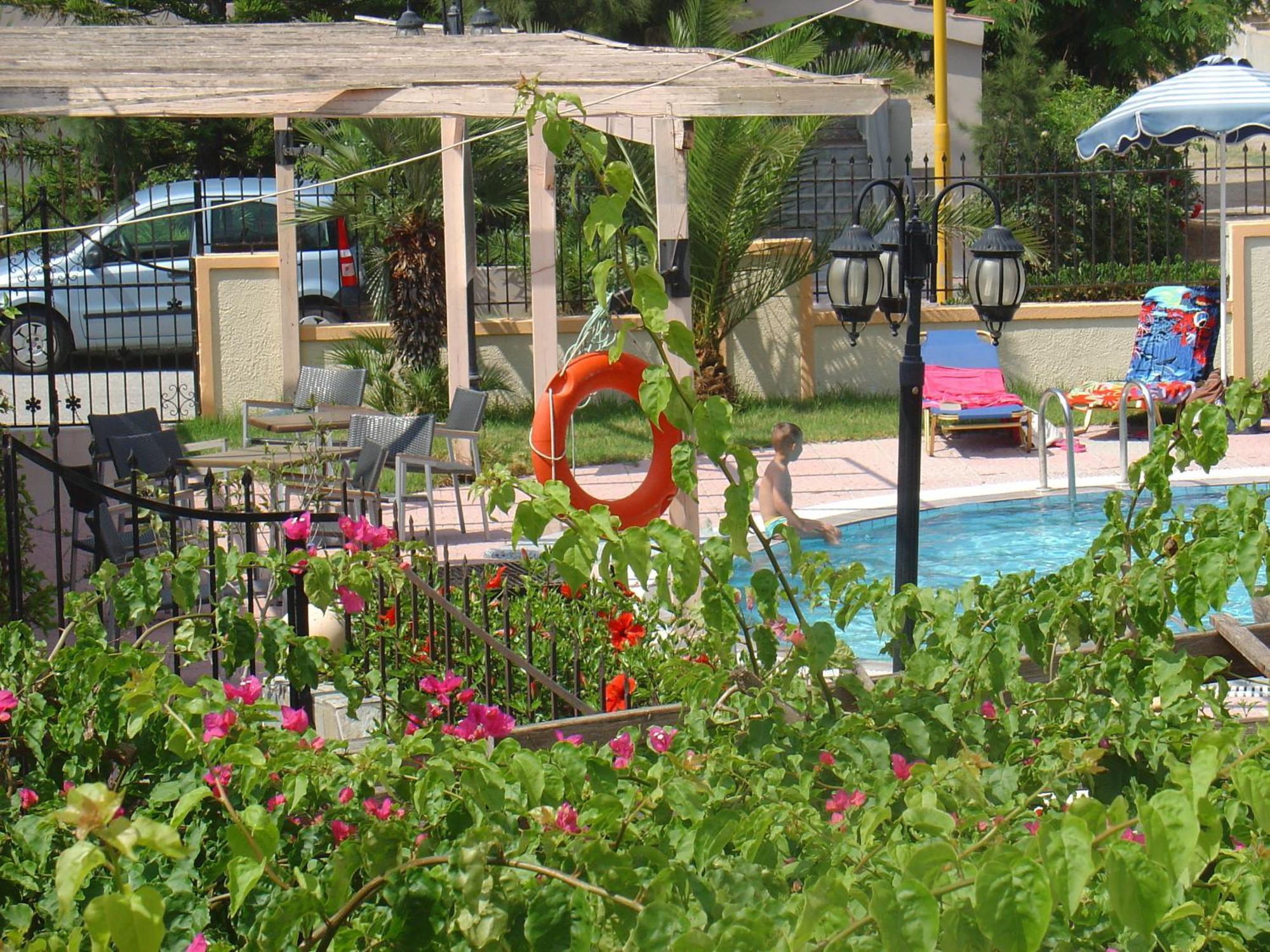 פליראקי Lyristis Dinos Studios & Apartments מראה חיצוני תמונה