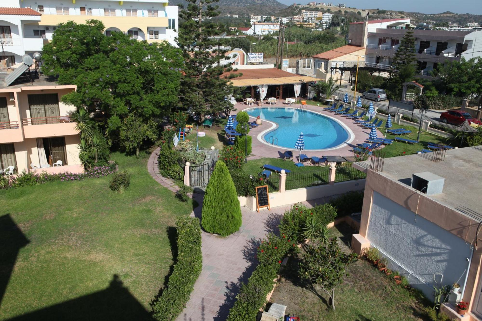 פליראקי Lyristis Dinos Studios & Apartments מראה חיצוני תמונה