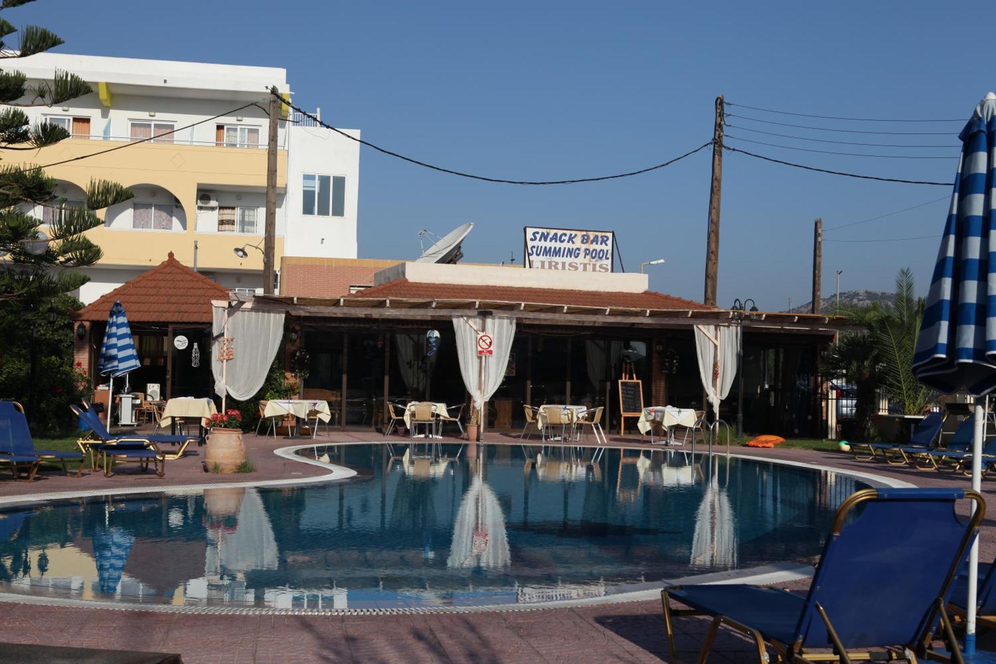 פליראקי Lyristis Dinos Studios & Apartments מראה חיצוני תמונה