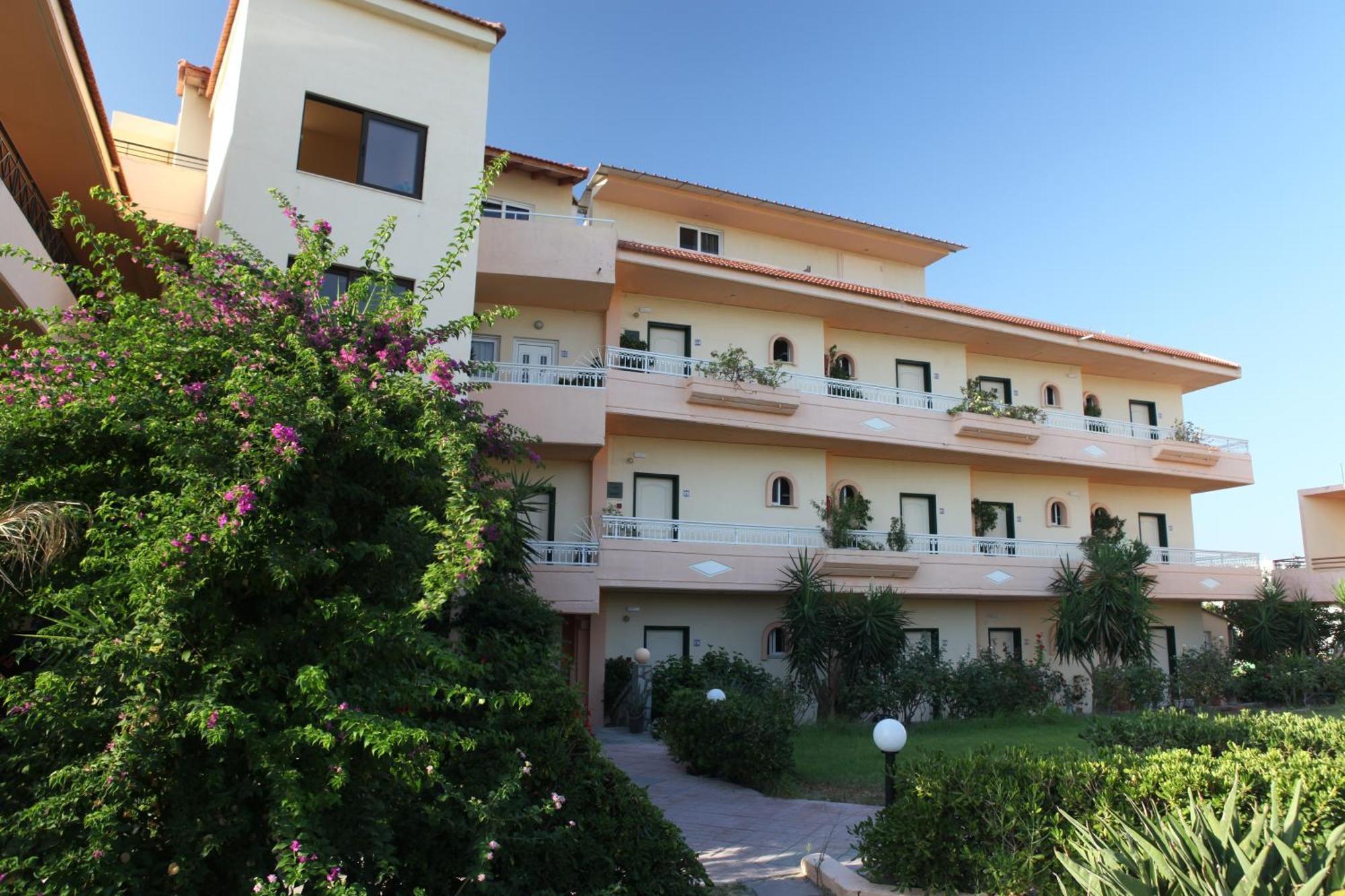 פליראקי Lyristis Dinos Studios & Apartments מראה חיצוני תמונה
