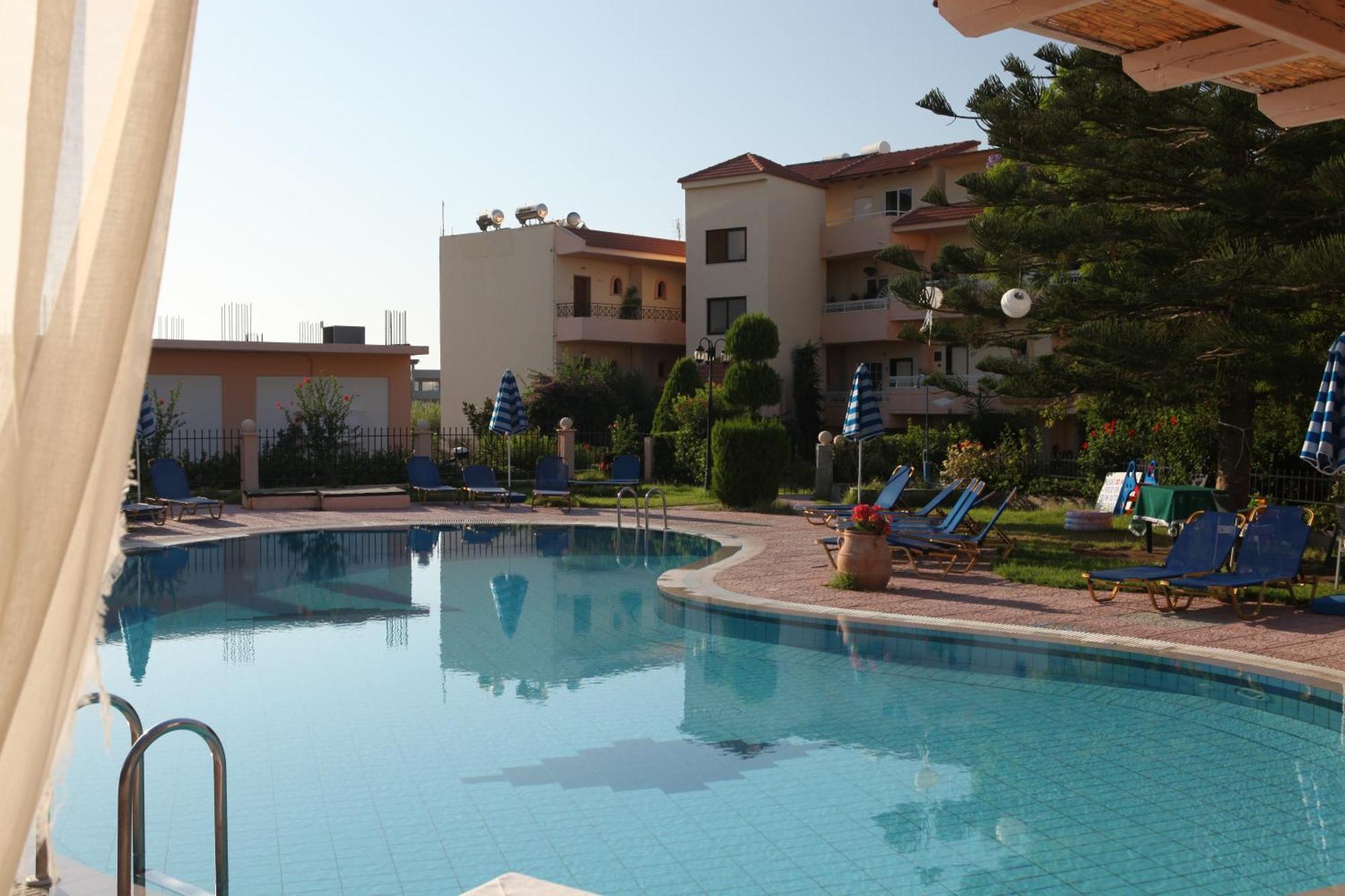 פליראקי Lyristis Dinos Studios & Apartments מראה חיצוני תמונה