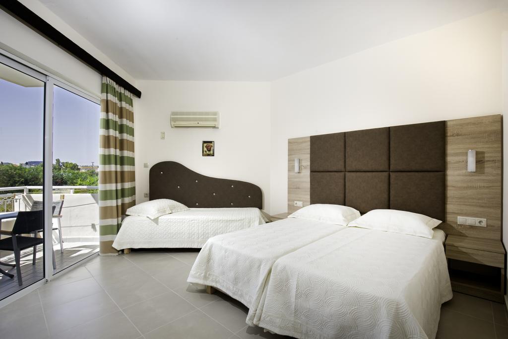פליראקי Lyristis Dinos Studios & Apartments מראה חיצוני תמונה