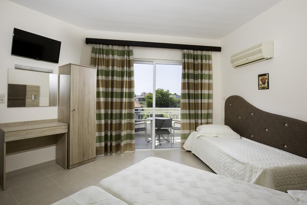פליראקי Lyristis Dinos Studios & Apartments מראה חיצוני תמונה