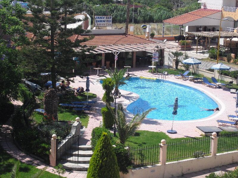 פליראקי Lyristis Dinos Studios & Apartments מראה חיצוני תמונה