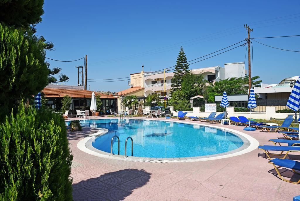 פליראקי Lyristis Dinos Studios & Apartments מראה חיצוני תמונה