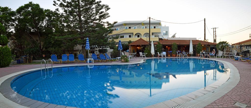 פליראקי Lyristis Dinos Studios & Apartments מראה חיצוני תמונה