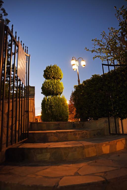 פליראקי Lyristis Dinos Studios & Apartments מראה חיצוני תמונה