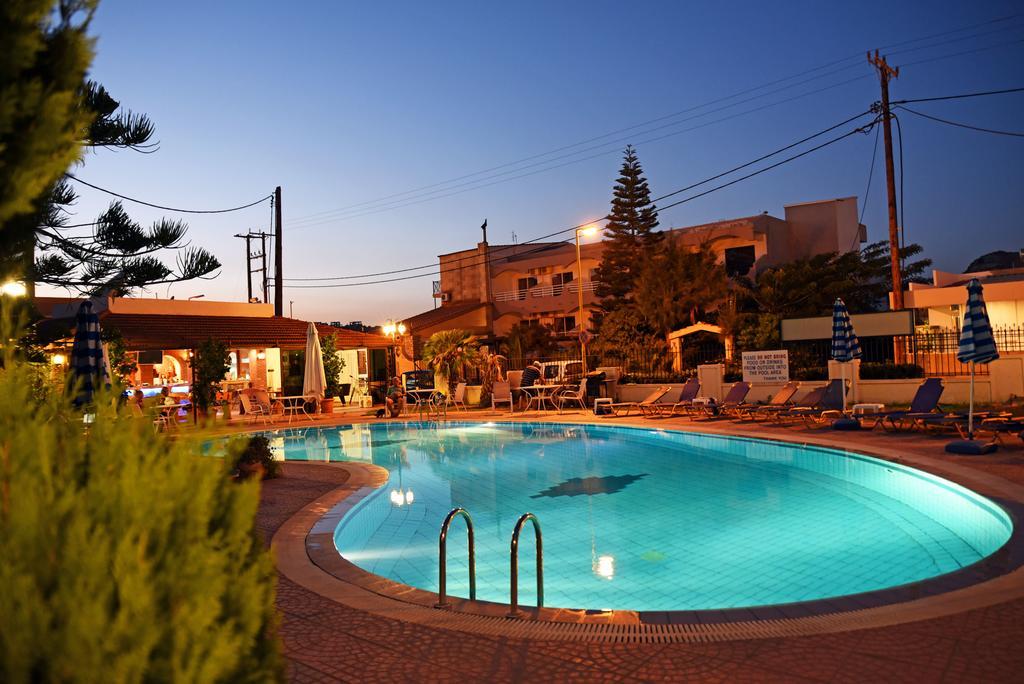 פליראקי Lyristis Dinos Studios & Apartments מראה חיצוני תמונה