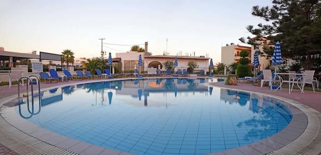 פליראקי Lyristis Dinos Studios & Apartments מראה חיצוני תמונה