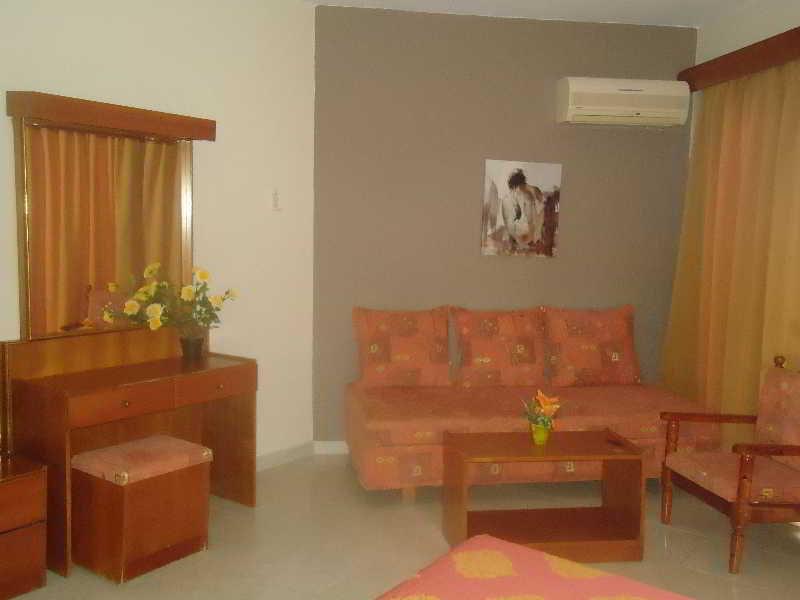פליראקי Lyristis Dinos Studios & Apartments מראה חיצוני תמונה