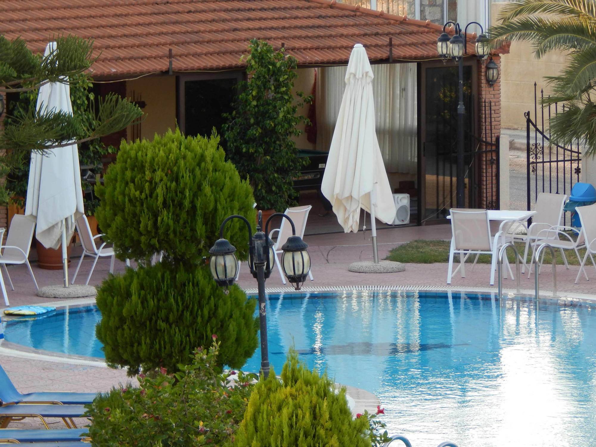 פליראקי Lyristis Dinos Studios & Apartments מראה חיצוני תמונה