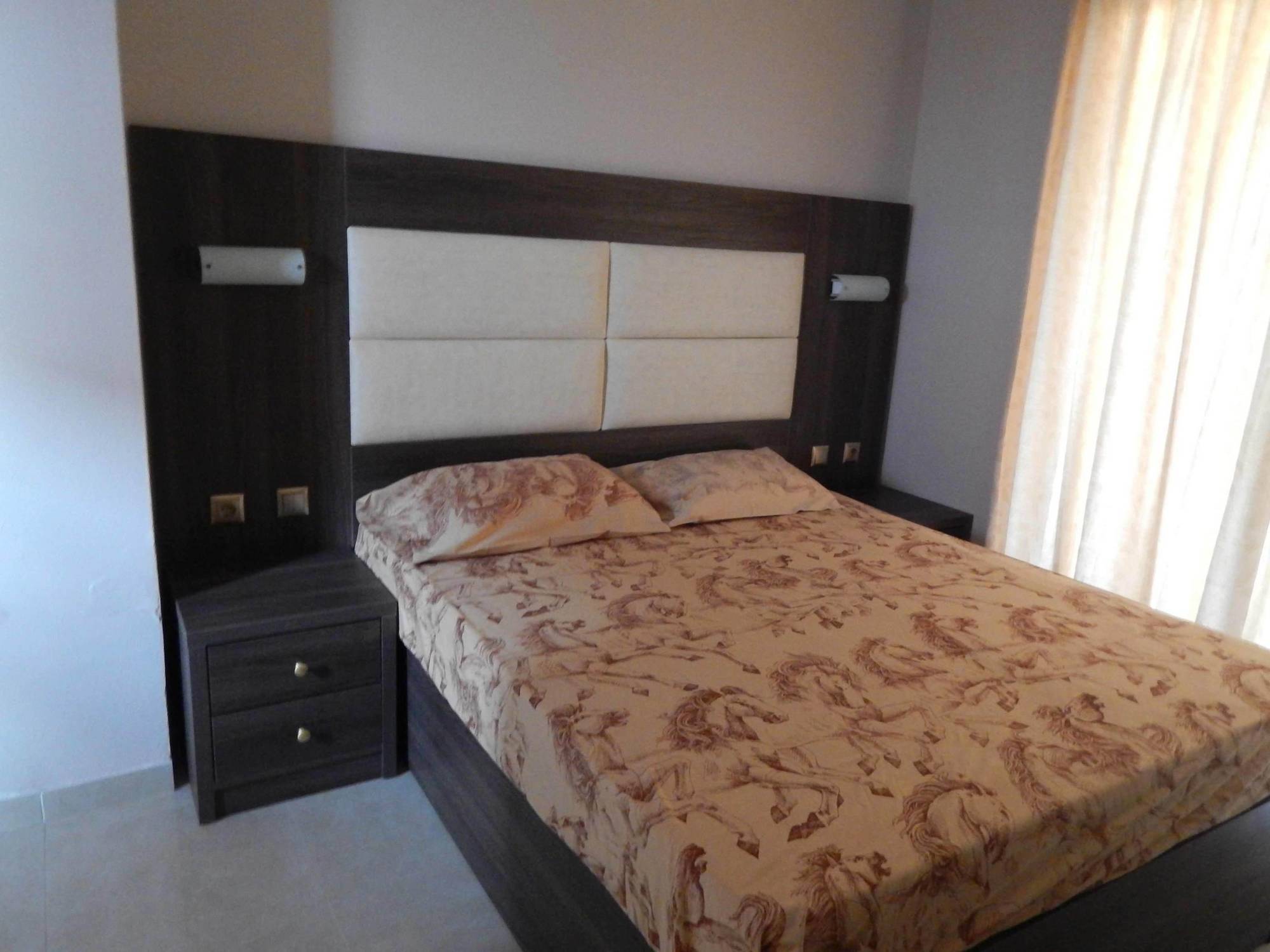 פליראקי Lyristis Dinos Studios & Apartments מראה חיצוני תמונה
