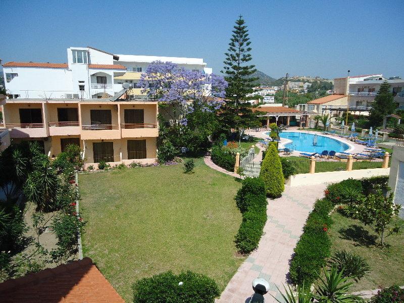 פליראקי Lyristis Dinos Studios & Apartments מראה חיצוני תמונה