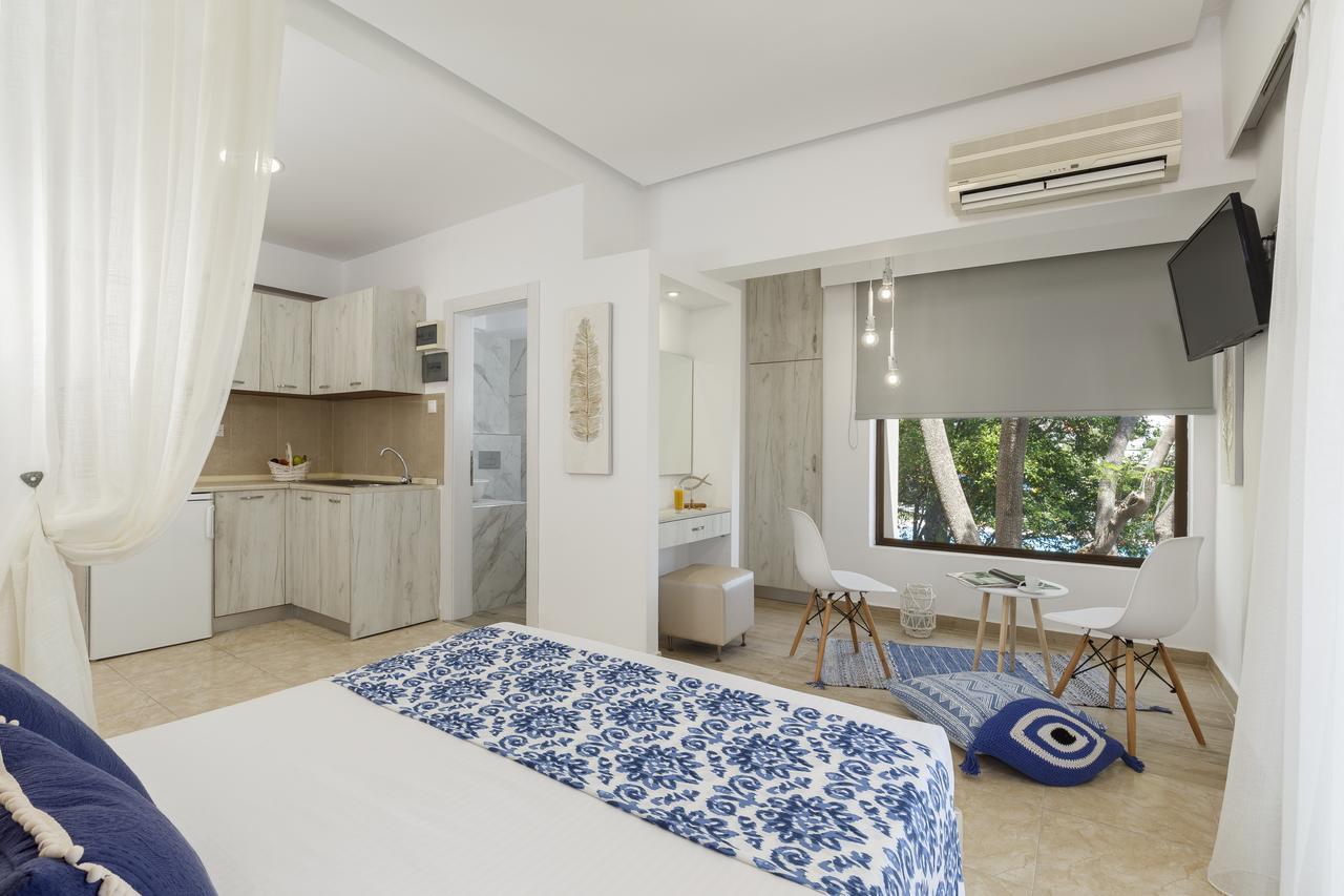 פליראקי Lyristis Dinos Studios & Apartments מראה חיצוני תמונה