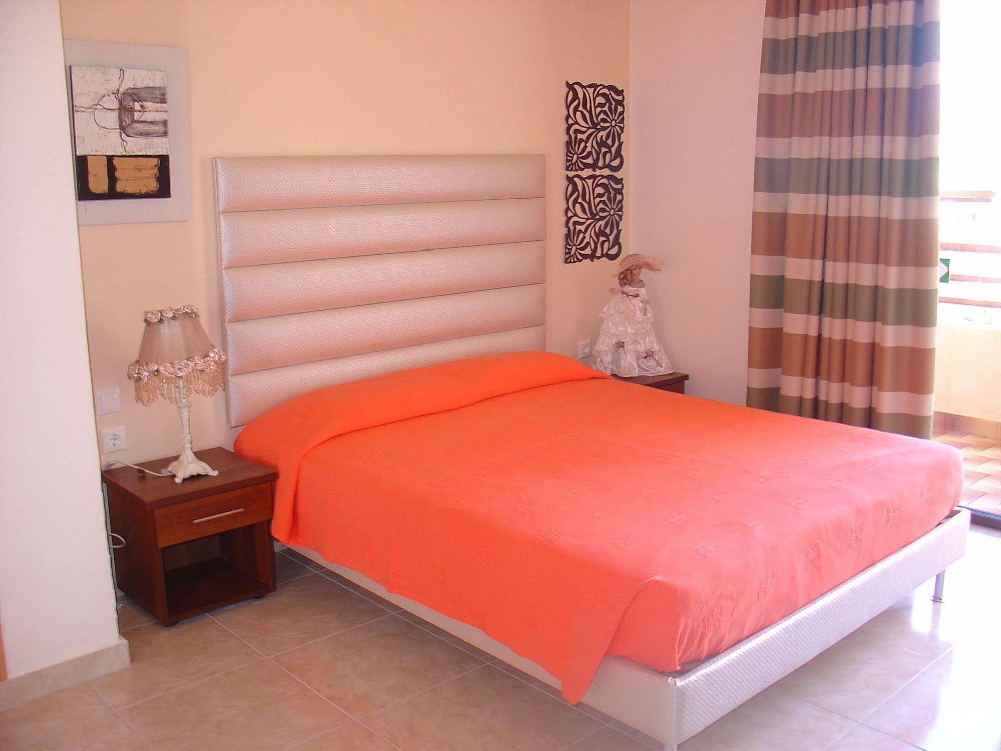 פליראקי Lyristis Dinos Studios & Apartments מראה חיצוני תמונה