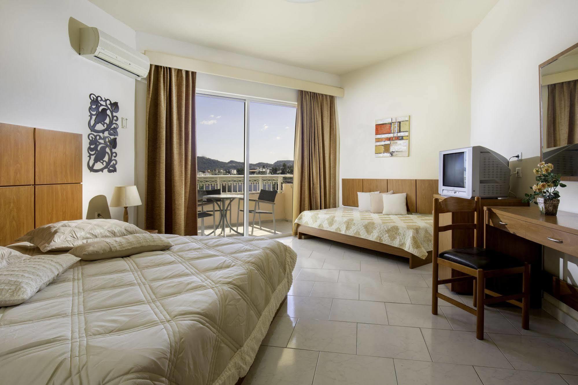 פליראקי Lyristis Dinos Studios & Apartments מראה חיצוני תמונה