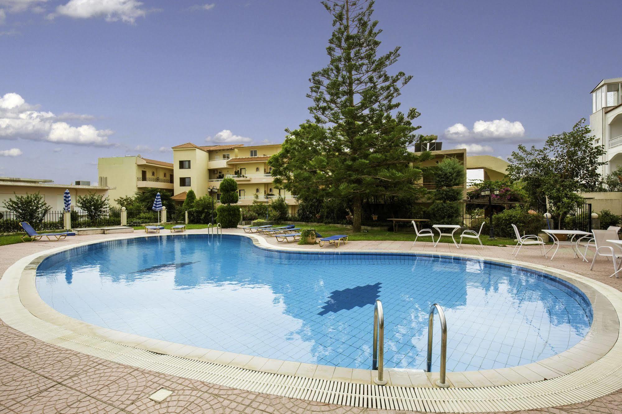 פליראקי Lyristis Dinos Studios & Apartments מראה חיצוני תמונה