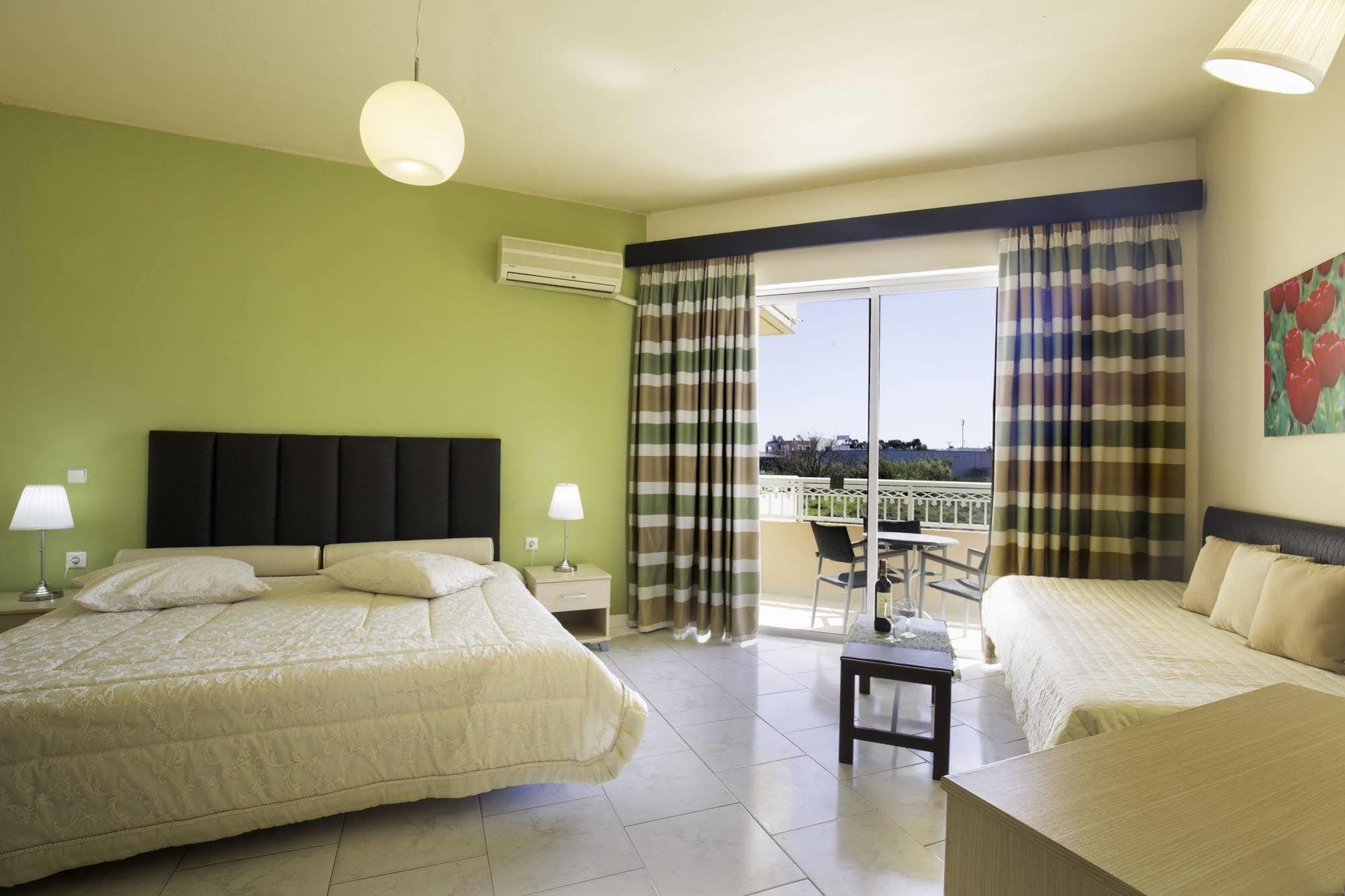 פליראקי Lyristis Dinos Studios & Apartments מראה חיצוני תמונה