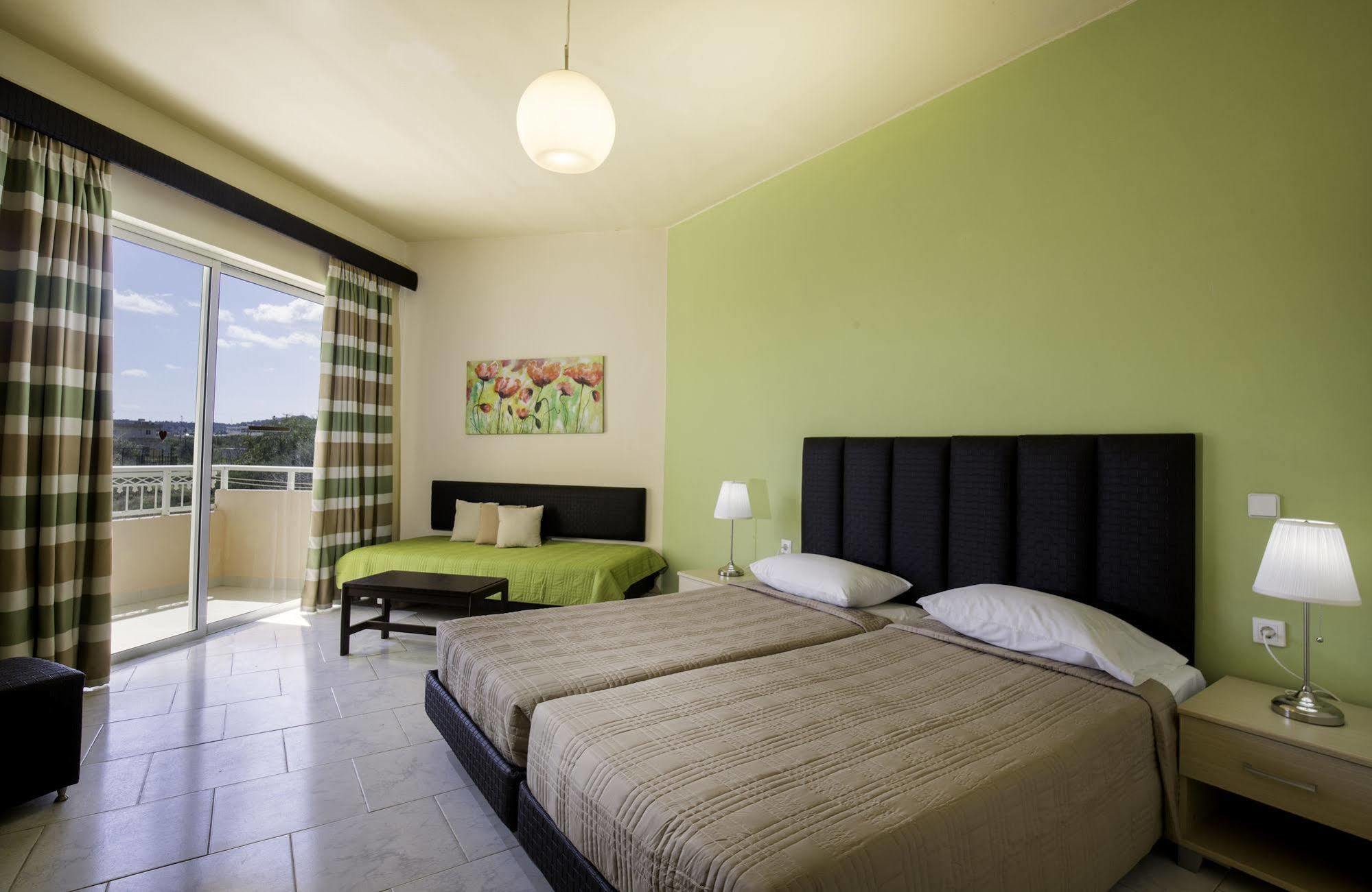 פליראקי Lyristis Dinos Studios & Apartments מראה חיצוני תמונה