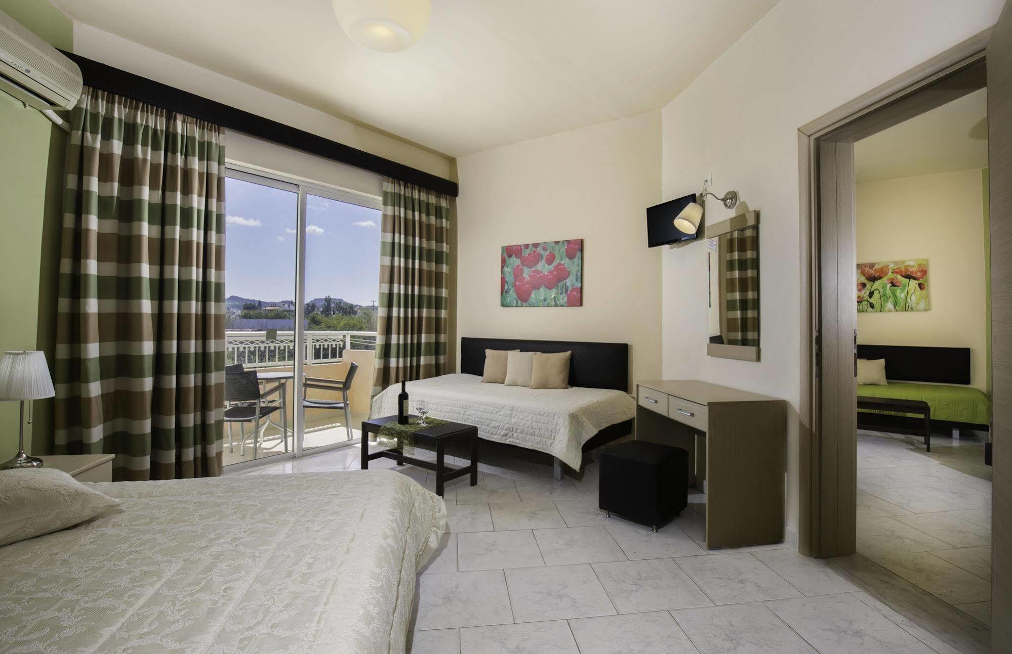 פליראקי Lyristis Dinos Studios & Apartments מראה חיצוני תמונה