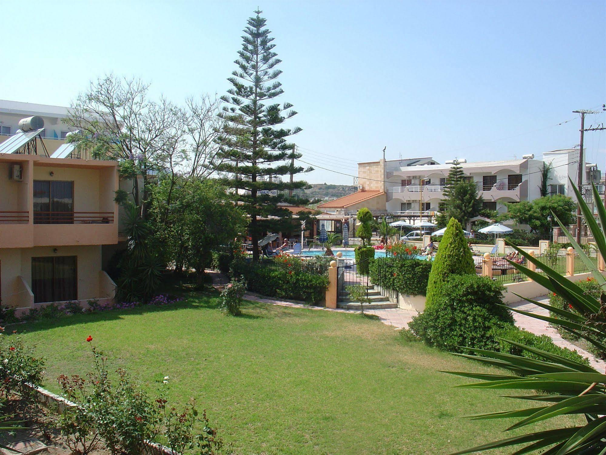 פליראקי Lyristis Dinos Studios & Apartments מראה חיצוני תמונה
